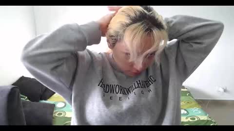 Mia online show from 02/15/25, 12:33