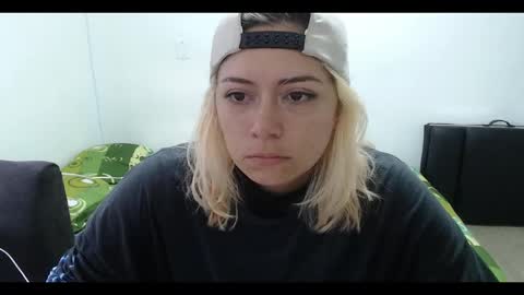 Mia online show from 02/21/25, 12:06