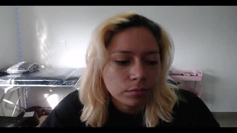 Mia online show from 03/02/25, 01:05