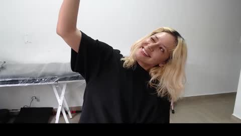 Mia online show from 03/03/25, 03:53