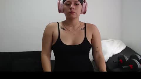 Mia online show from 03/05/25, 03:07