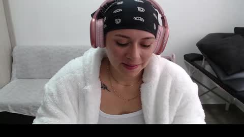 Mia online show from 03/06/25, 03:56