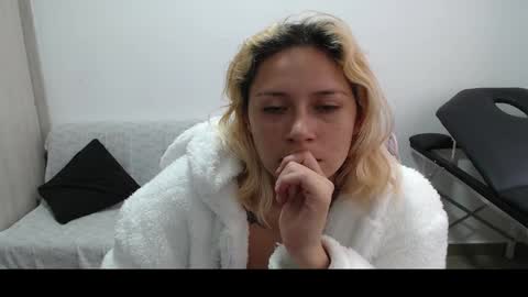 Mia online show from 03/07/25, 05:17