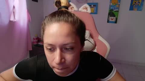 Snapshot of hot_mommymia chatting on 02/07/26, 04:43 Mia online show from 02/07/26, 04:43