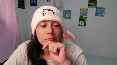 Snapshot of hot_mommymia chatting on 02/17/26, 01:40 Mia online show from 02/17/26, 01:40