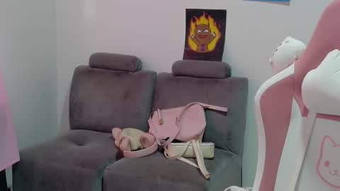 Mia online show from 03/13/26, 08:04