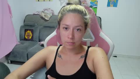 Mia online show from 04/06/26, 11:16