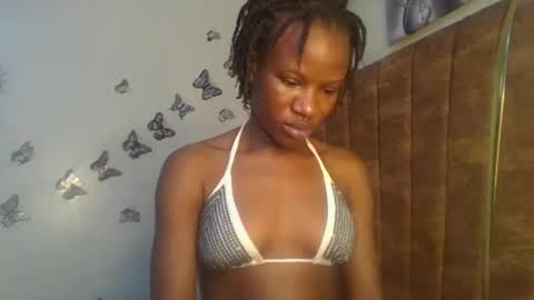 Snapshot of hot_petite100 chatting on 04/17/26, 04:04 hot petite100 online show from 04/17/26, 04:04