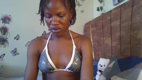 Snapshot of hot_petite100 chatting on 04/20/26, 06:16 hot petite100 online show from 04/20/26, 06:16