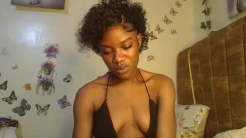 Snapshot of hot_petite100 chatting on 04/24/26, 07:05 hot petite100 online show from 04/24/26, 07:05