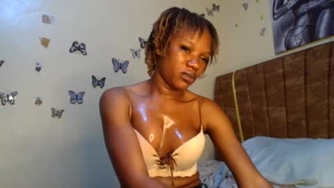Snapshot of hot_petite100 chatting on 06/25/26, 05:56 hot petite100 online show from 06/25/26, 05:56