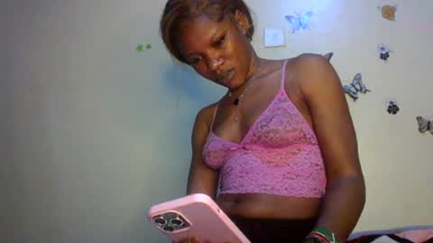 Snapshot of hot_petite100 chatting on 07/15/26, 06:35 hot petite100 online show from 07/15/26, 06:35