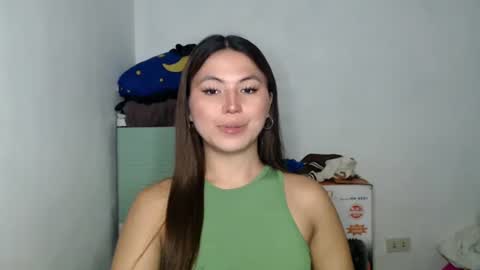 Snapshot of hot_precious_nikki chatting on 04/25/26, 04:04 Nikki online show from 04/25/26, 04:04