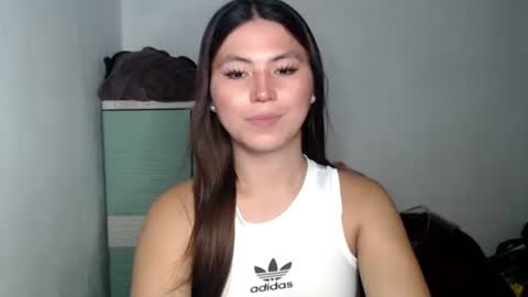 Snapshot of hot_precious_nikki chatting on 05/08/26, 01:38 Nikki online show from 05/08/26, 01:38