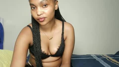 Snapshot of hot_sexy_babe chatting on 05/19/26, 01:11 Bellah online show from 05/19/26, 01:11