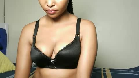 Snapshot of hot_sexy_babe chatting on 05/26/26, 01:56 Bellah online show from 05/26/26, 01:56