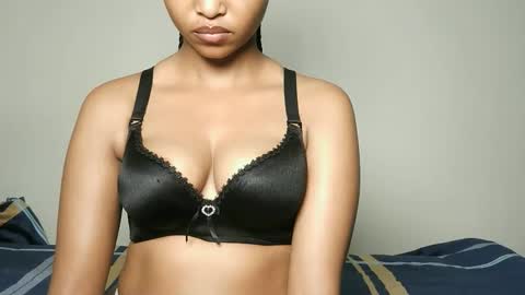 Snapshot of hot_sexy_babe chatting on 05/27/26, 02:08 Bellah online show from 05/27/26, 02:08
