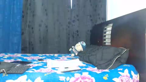 Hot Sharks   online show from 11/27/25, 11:01