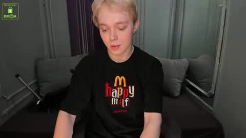 Snapshot of hot_twinkboy chatting on 02/25/25, 11:30 hot_twinkboy online show from 02/25/25, 11:30