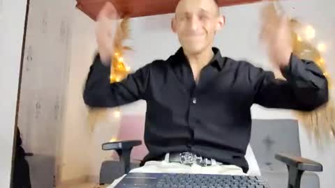 Red online show from 01/23/25, 02:12