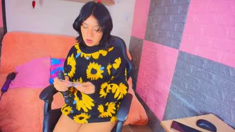 Snapshot of hotcakes_uwu chatting on 05/14/26, 01:23 Hotcakes online show from 05/14/26, 01:23
