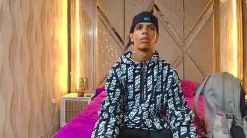 hotcouple_222 online show from 11/16/25, 07:25