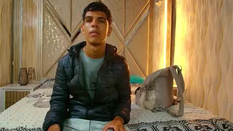 hotcouple_222 online show from 12/17/25, 07:14