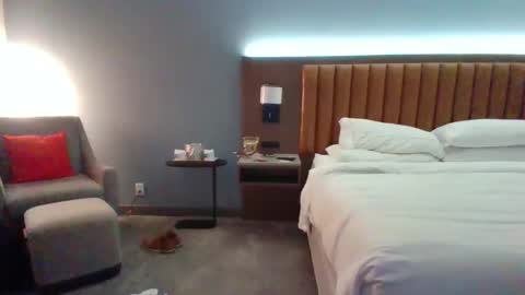 hotdog1124 online show from 12/04/25, 02:54