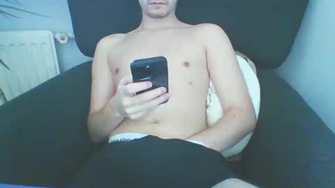 Snapshot of hotdutchtwink22 chatting on 11/08/25, 12:05 Hotdutchtwink22 online show from 11/08/25, 12:05
