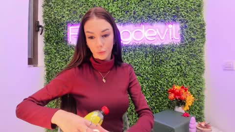 hotfallingdevil online show from 11/20/25, 06:02