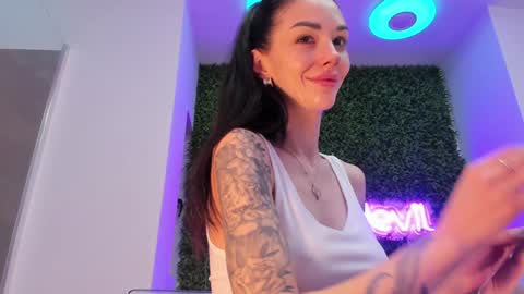 hotfallingdevil online show from 01/12/26, 05:23