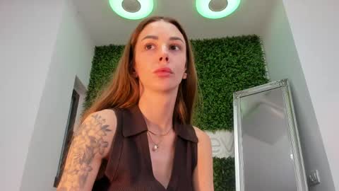 hotfallingdevil online show from 05/25/26, 04:18