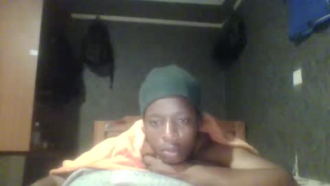 Snapshot of hotguyy001 chatting on 02/17/25, 01:58 hotguyy001 online show from 02/17/25, 01:58