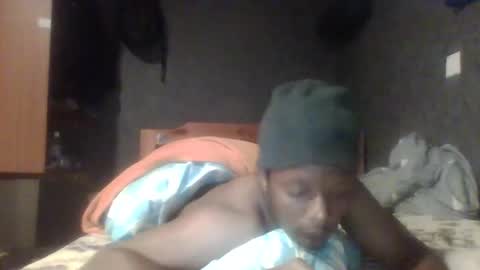 Snapshot of hotguyy001 chatting on 02/18/25, 05:20 hotguyy001 online show from 02/18/25, 05:20