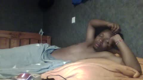 Snapshot of hotguyy001 chatting on 02/24/25, 05:20 hotguyy001 online show from 02/24/25, 05:20