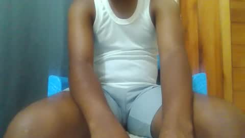 Snapshot of hotguyy001 chatting on 10/19/25, 02:45 hotguyy001 online show from 10/19/25, 02:45