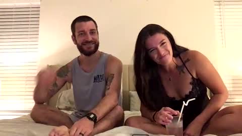 Snapshot of hothoneycouple chatting on 09/09/25, 03:39 hothoneycouple online show from 09/09/25, 03:39