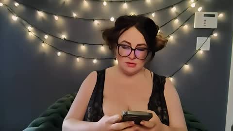 hothousewife333 online show from 04/11/26, 03:05