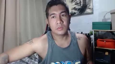 Snapshot of hothunkybear23 chatting on 12/16/25, 02:27 Khel online show from 12/16/25, 02:27