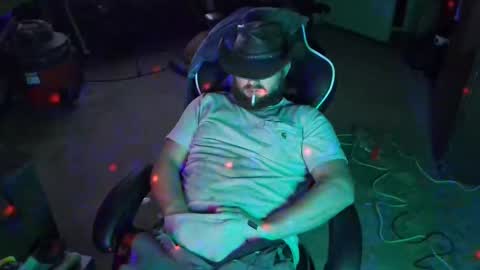 Snapshot of hothusband28931194 chatting on 09/25/25, 05:33 TW28 online show from 09/25/25, 05:33