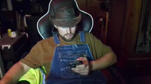 Snapshot of hothusband28931194 chatting on 10/27/25, 07:56 TW28 online show from 10/27/25, 07:56