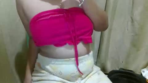 hotiemorenagurl18 online show from 09/09/25, 12:37