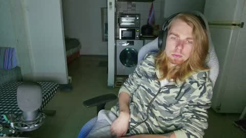 Hikikomori Alex online show from 12/14/24, 04:31