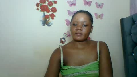 Snapshot of hotjeylee chatting on 07/20/26, 12:18 LOYCE online show from 07/20/26, 12:18