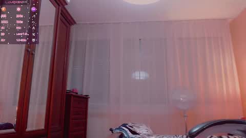 Snapshot of hotkittysquirt chatting on 06/10/26, 04:23 Angela online show from 06/10/26, 04:23