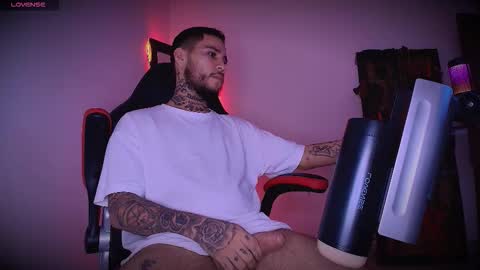 Snapshot of hotlatinox20cm chatting on 12/21/25, 06:59 HoTLatinoX20CM online show from 12/21/25, 06:59