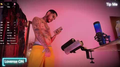 Snapshot of hotlatinox20cm chatting on 02/14/26, 07:10 HoTLatinoX20CM online show from 02/14/26, 07:10