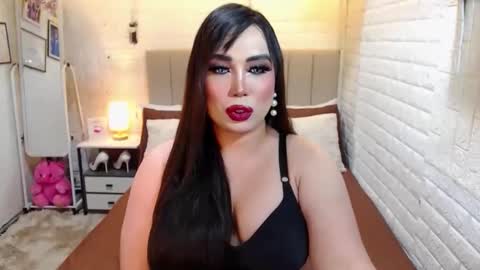 Snapshot of hotlexus69 chatting on 09/22/25, 08:33 LEXUS online show from 09/22/25, 08:33