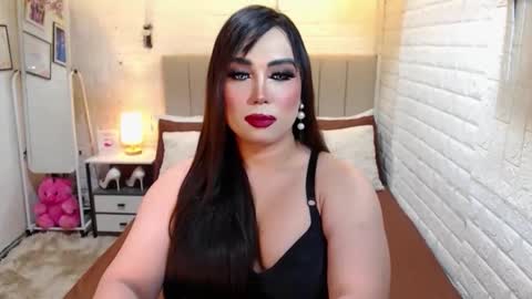 Snapshot of hotlexus69 chatting on 10/05/25, 08:18 LEXUS online show from 10/05/25, 08:18