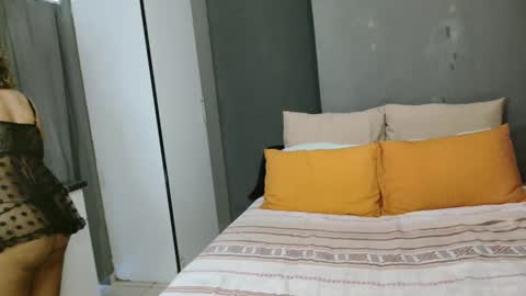 hotlilya online show from 10/27/25, 08:07